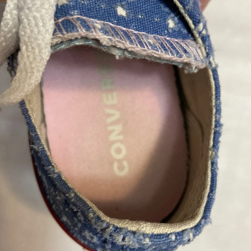 Converse All Stars Chuck Taylor Girls Low Top Sneakers - Super Cute! Size 2
